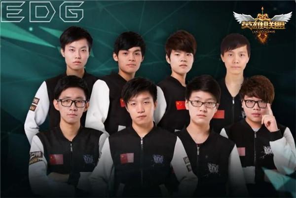 年轻球员拥 年轻球员拥