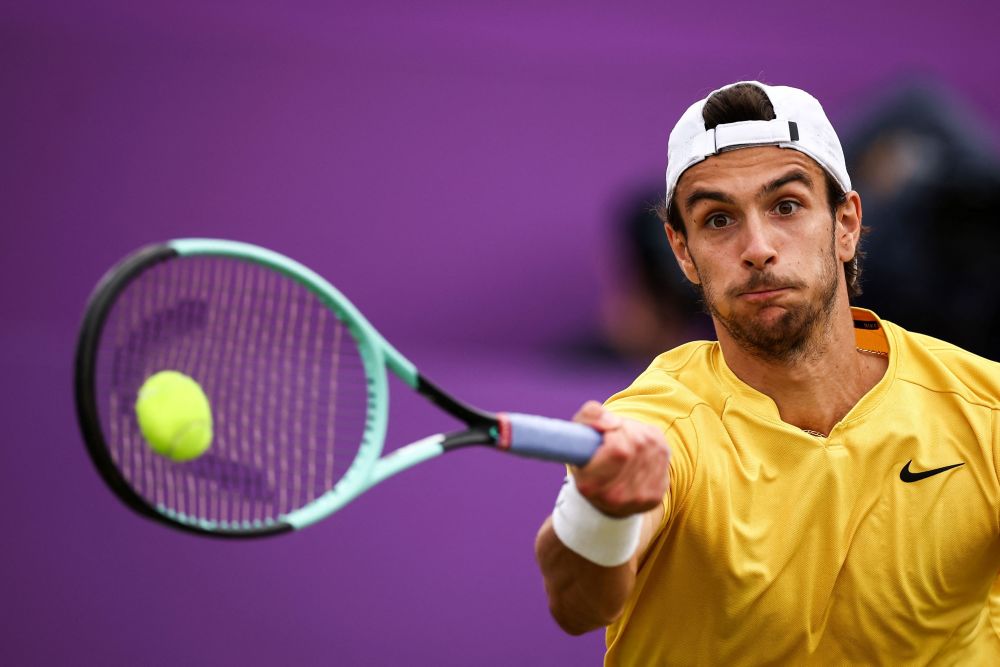 踢球是他未 踢球是他未