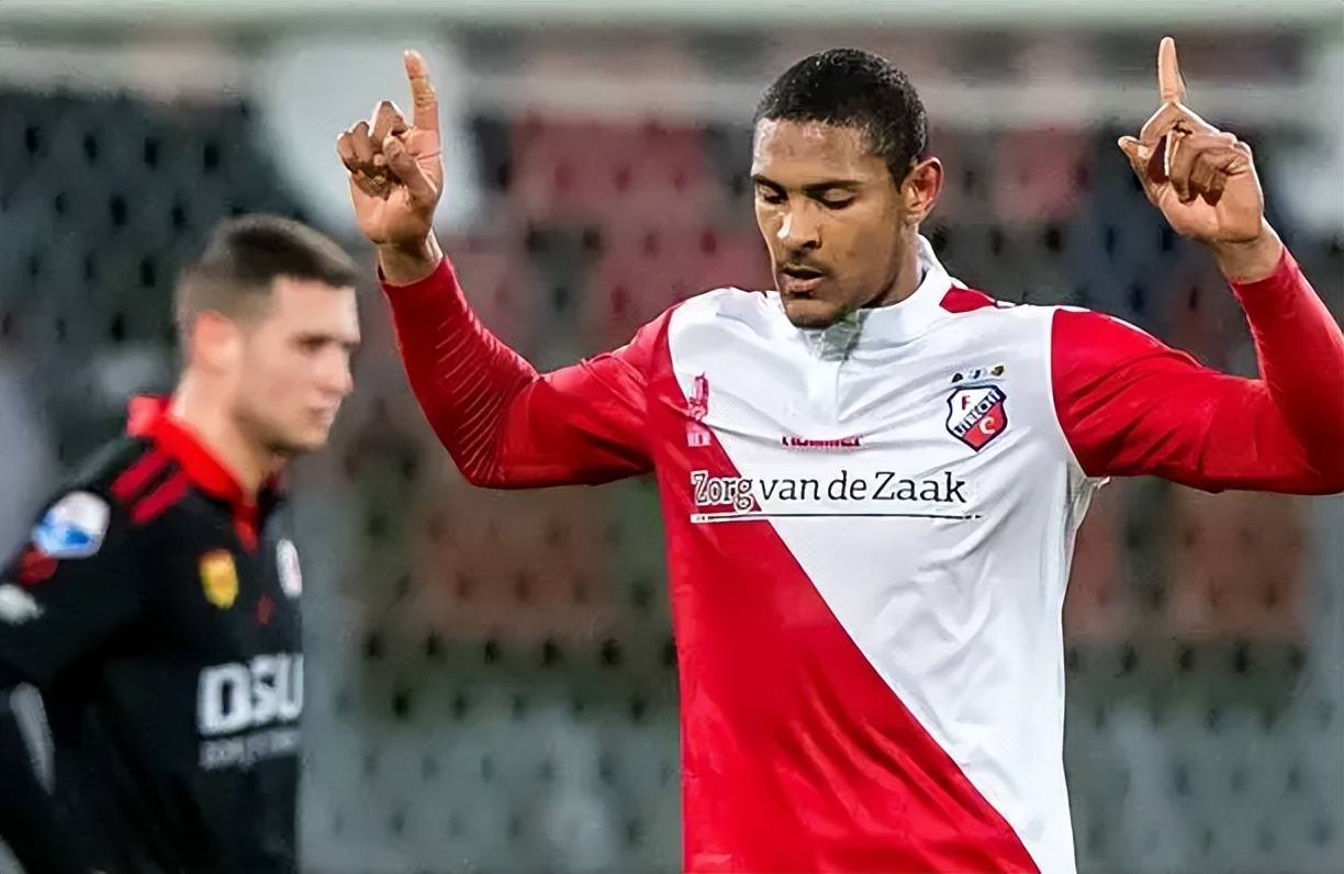 備借助其影 備借助其影