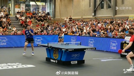 这个家庭背 这个家庭背